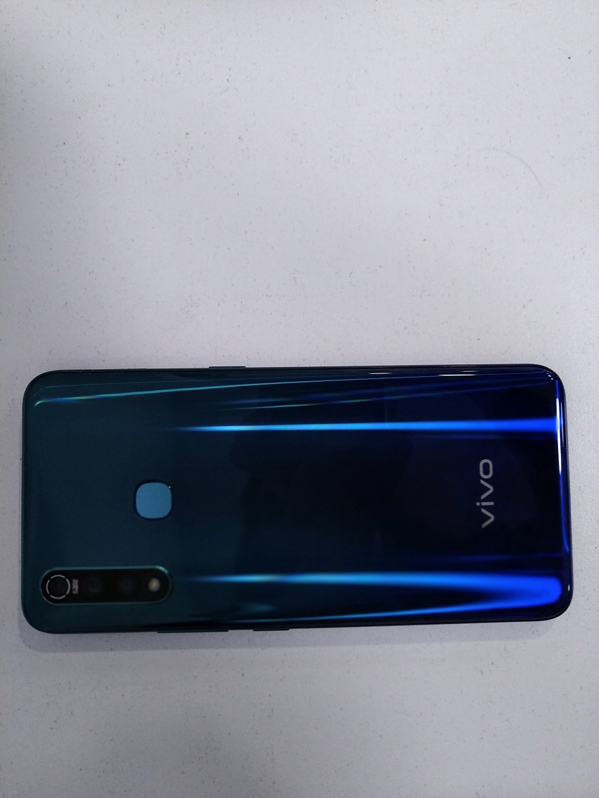 Vivo Z1Pro Design