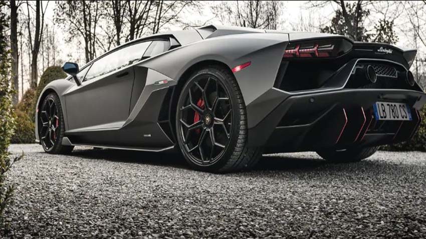 Lamborghini Aventador LP 780-4 Ultimae Features