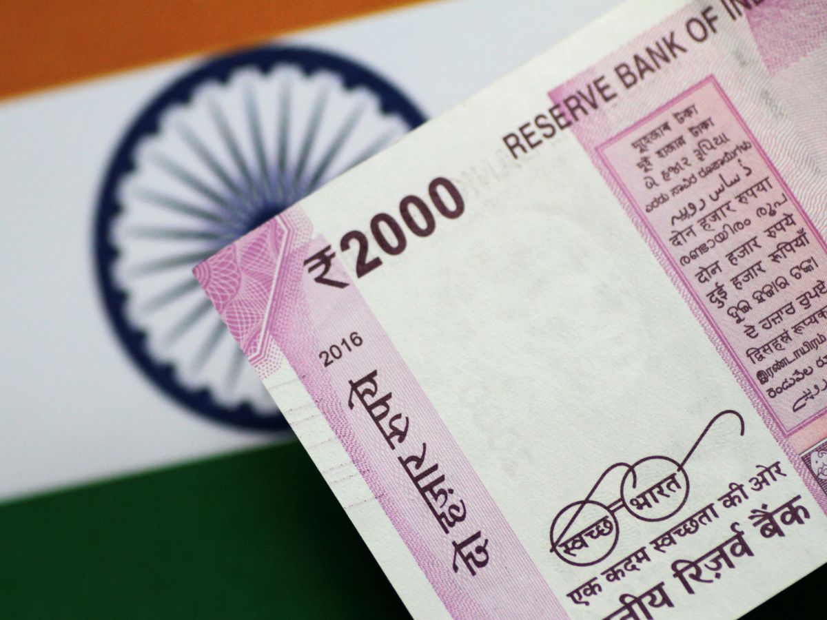 First day of Rs 2,000 note exchange: Small queues seen at some branches