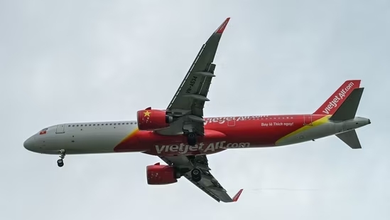 VietJet flight passengers stranded at Mumbai airport