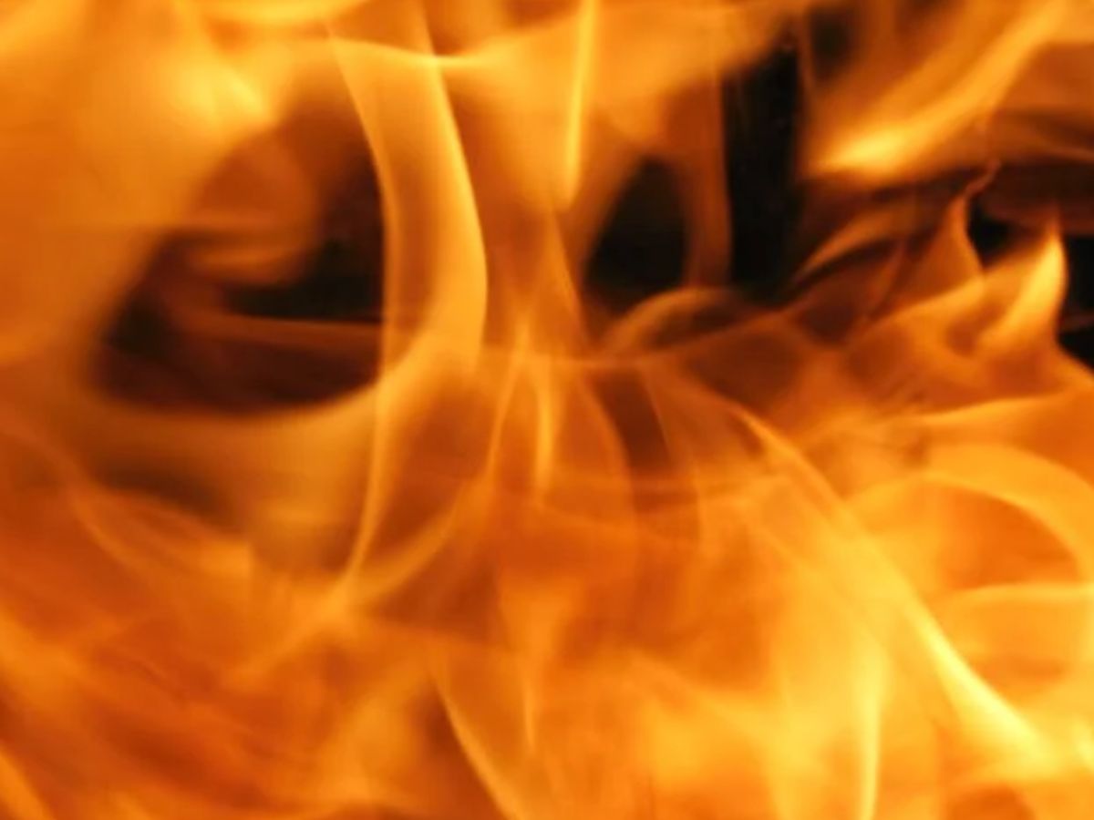 Level 3 fire breaks out in Mumbai's Zaveri Bazar area