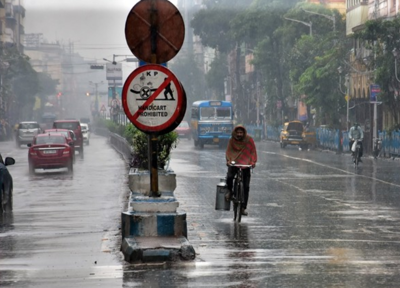 Delhi-NCR wakes up to rainy morning