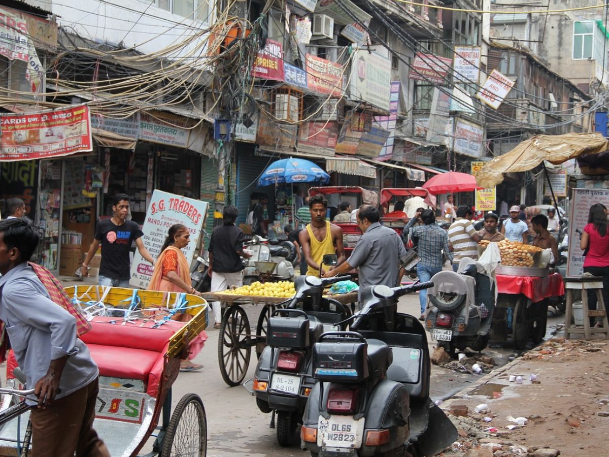 Delhi weather today: Cloudy skies, light rain likely in city