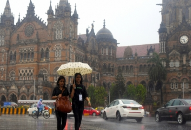 Mumbai and suburbs receive moderate to heavy rains, more showers with occasional intense spells likely