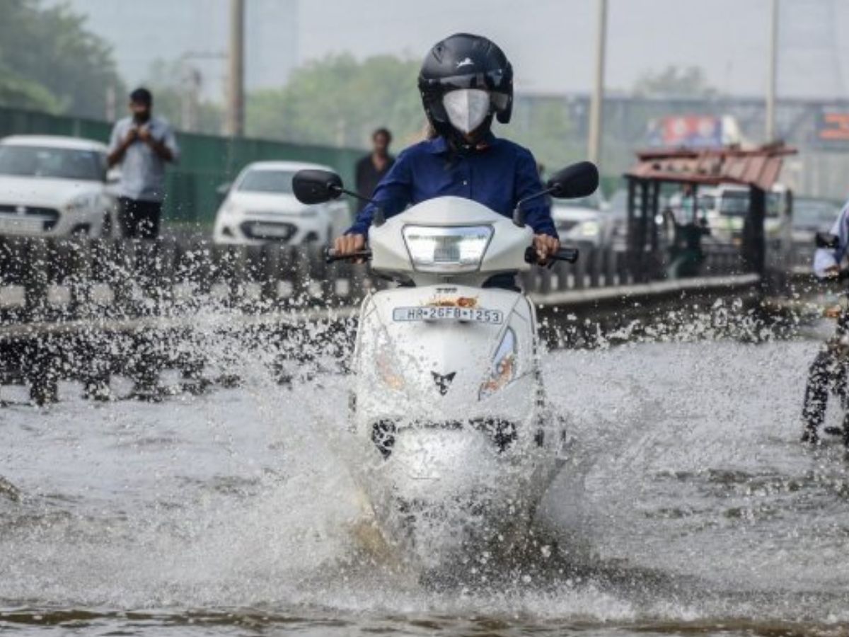 Rains back in Mumbai after one-day break, MeT dept issues 'yellow alert' for next 3 days