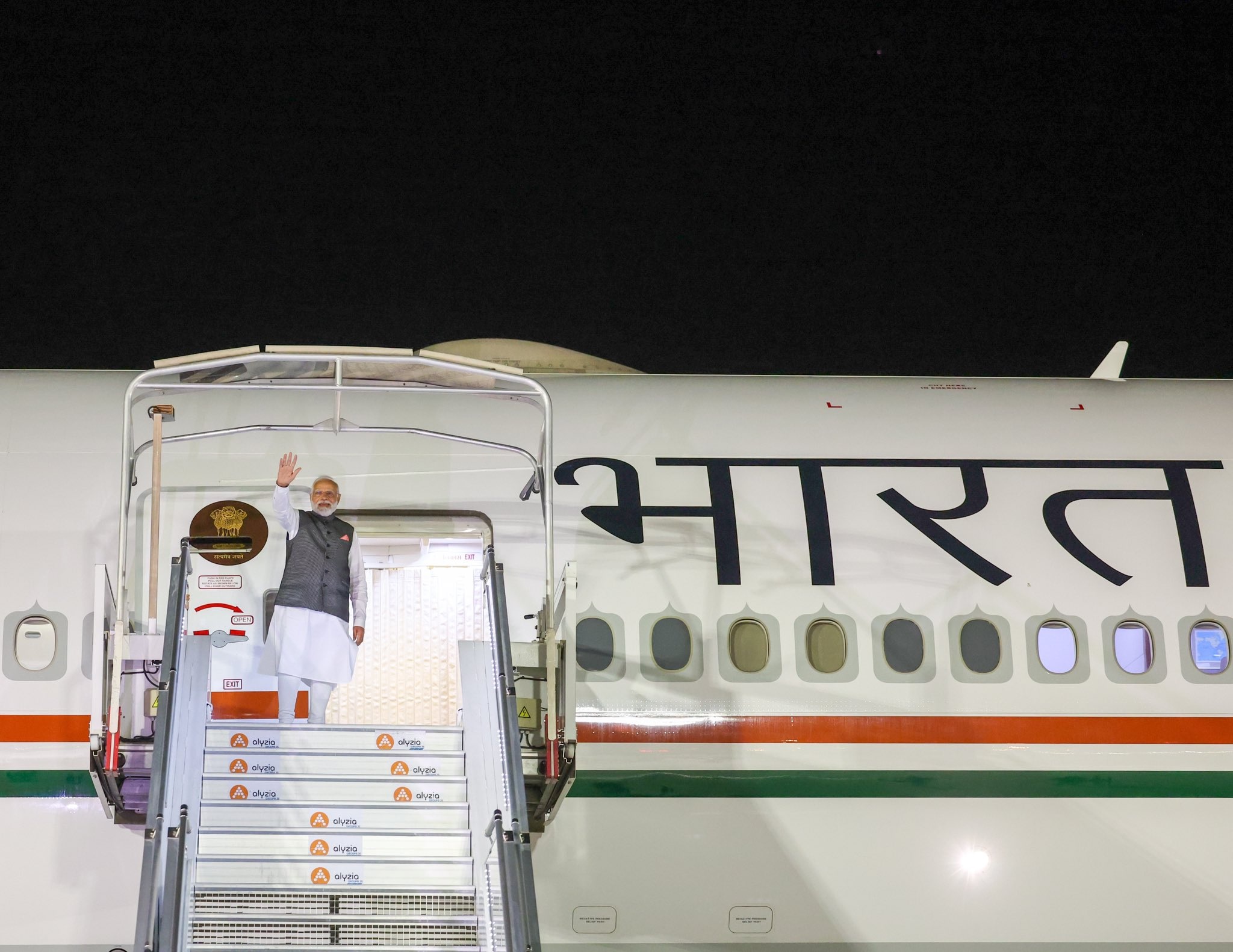 PM Modi leaves for UAE after concluding France trip