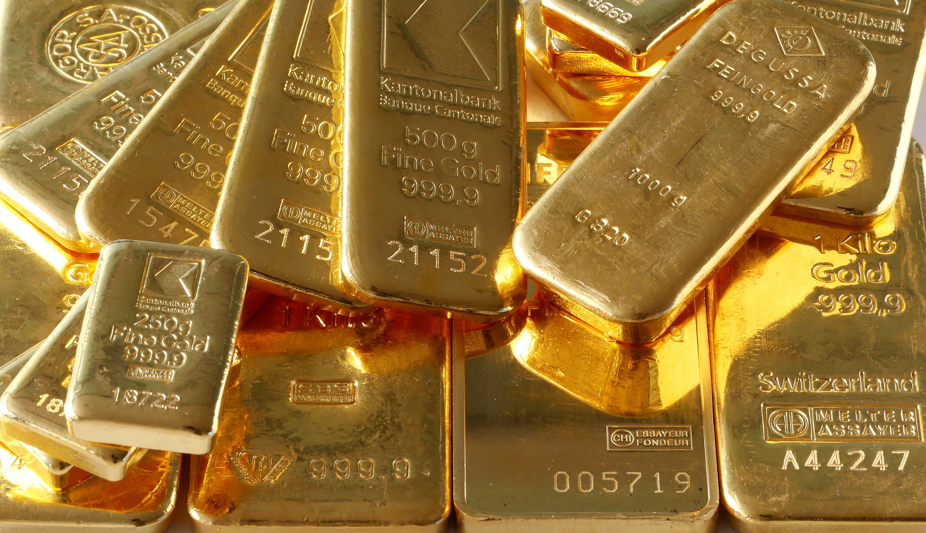 Gold and Silver price today (July 19, 2023): Yellow metal trades flat near Rs 60,000; Should you buy? 