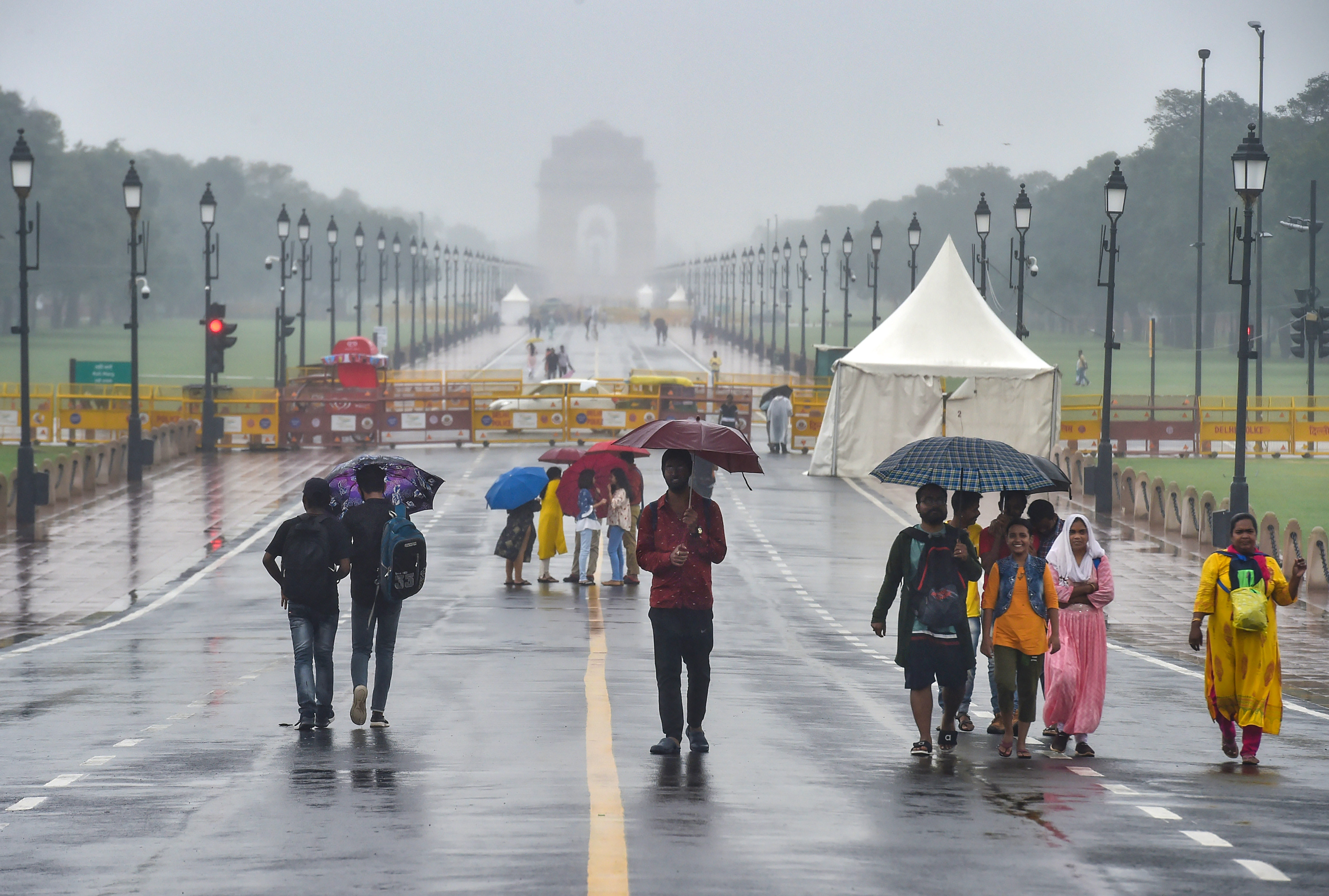 Delhi Weather Update: National Capital's minimum temperature settles at 27.3 degrees Celsius, light rain likely