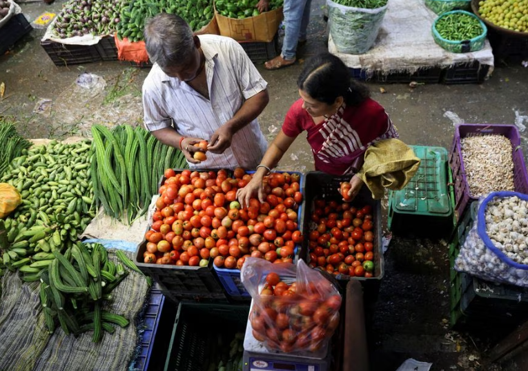 Centre directs banks, civic bodies to work in tandem on scheme for loans to street vendors