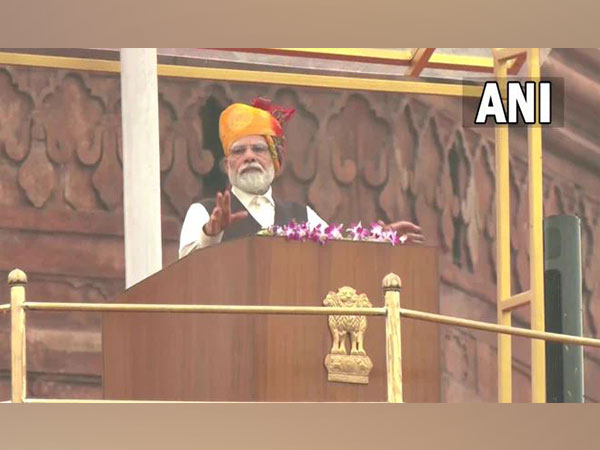 In his 10th Independence Day speech, PM Narendra Modi addresses countrymen as 'parivarjan'