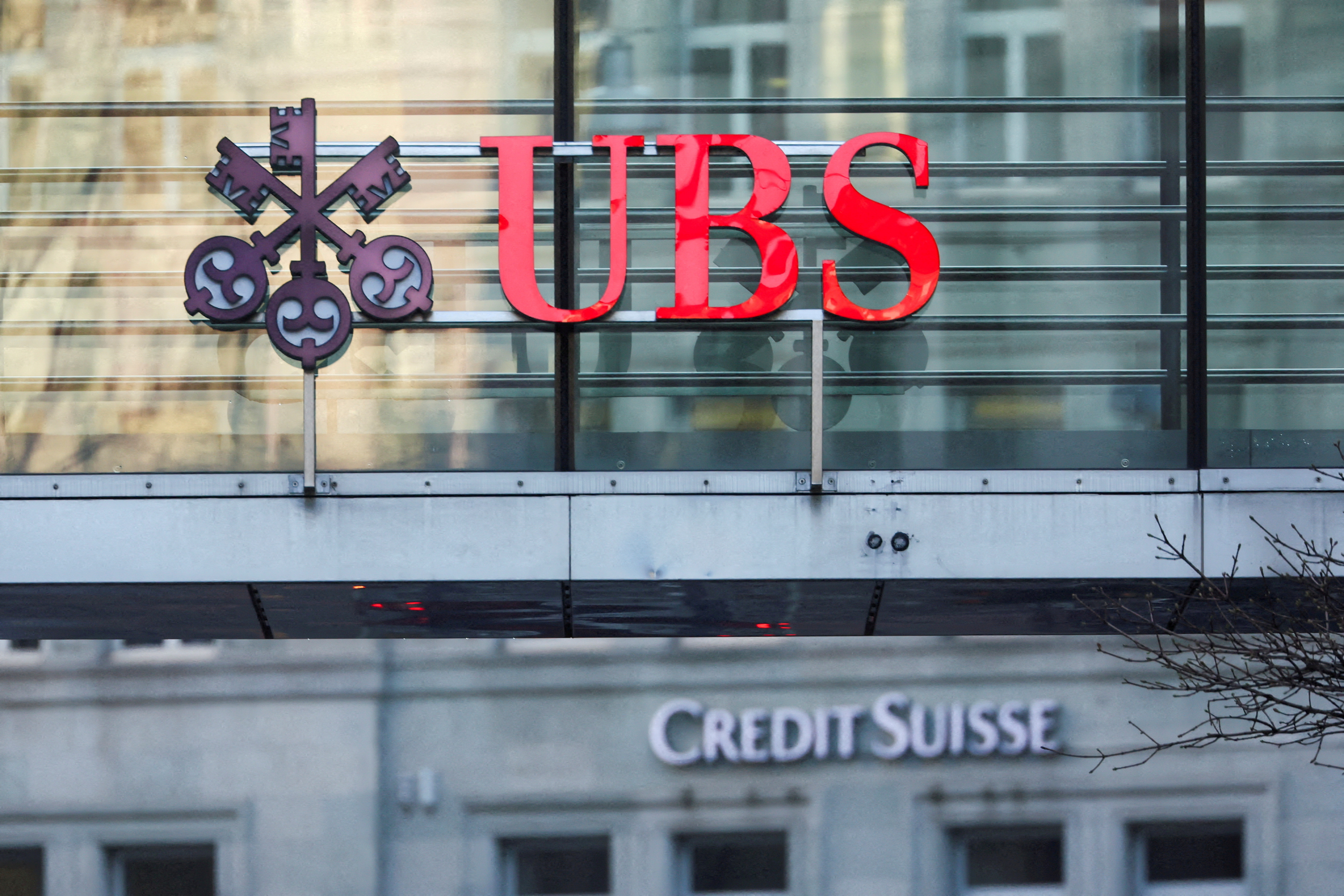 UBS reports huge 2Q profit skewed by Credit Suisse takeover and foresees $10 billion in cost cut