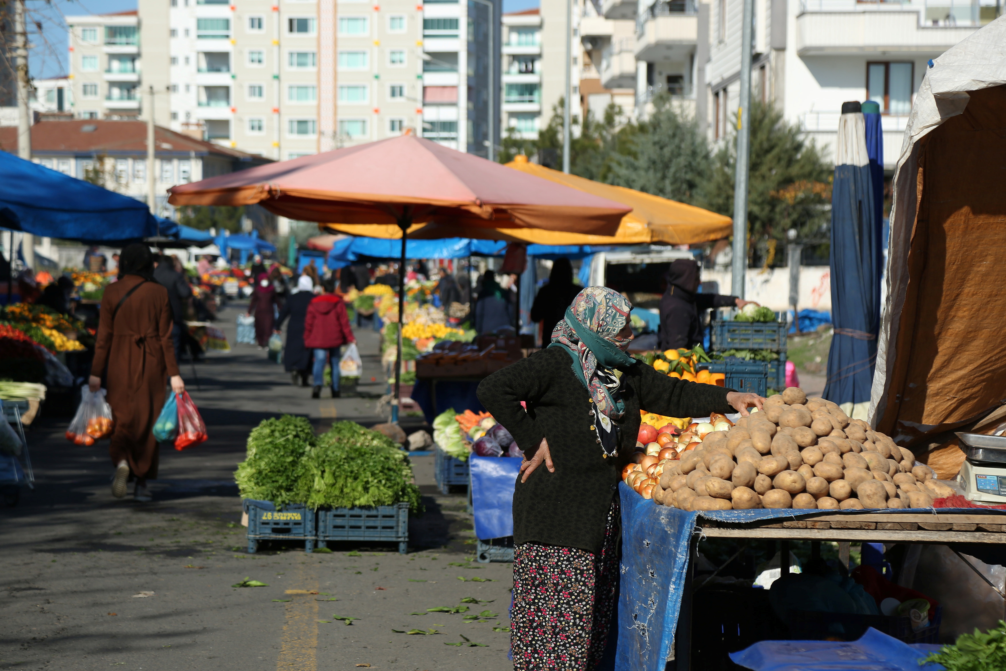 Turkish inflation rises to 61.53% in September, near forecast