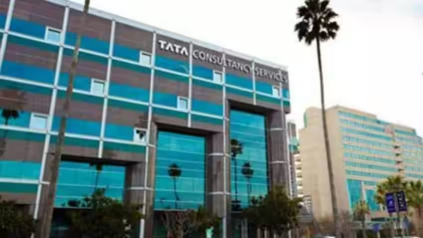 TCS announces interim dividend of 900%