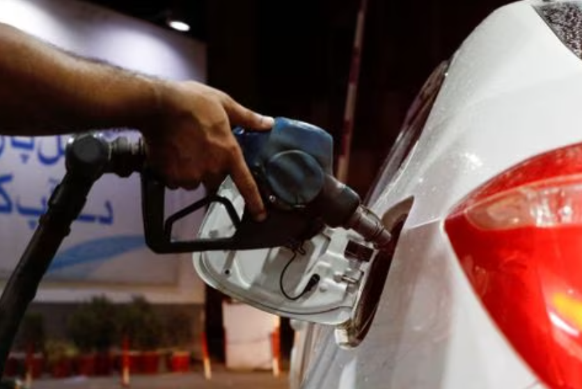 Pakistan cuts petrol and diesel prices