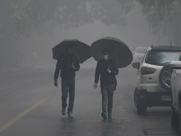 Delhi Weather Alert: Light rains likely in city - Check AQI and other detail