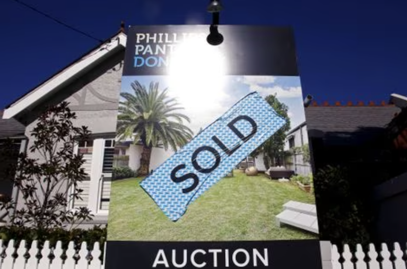 Australia rate risk grows as house prices jump and IMF chimes in