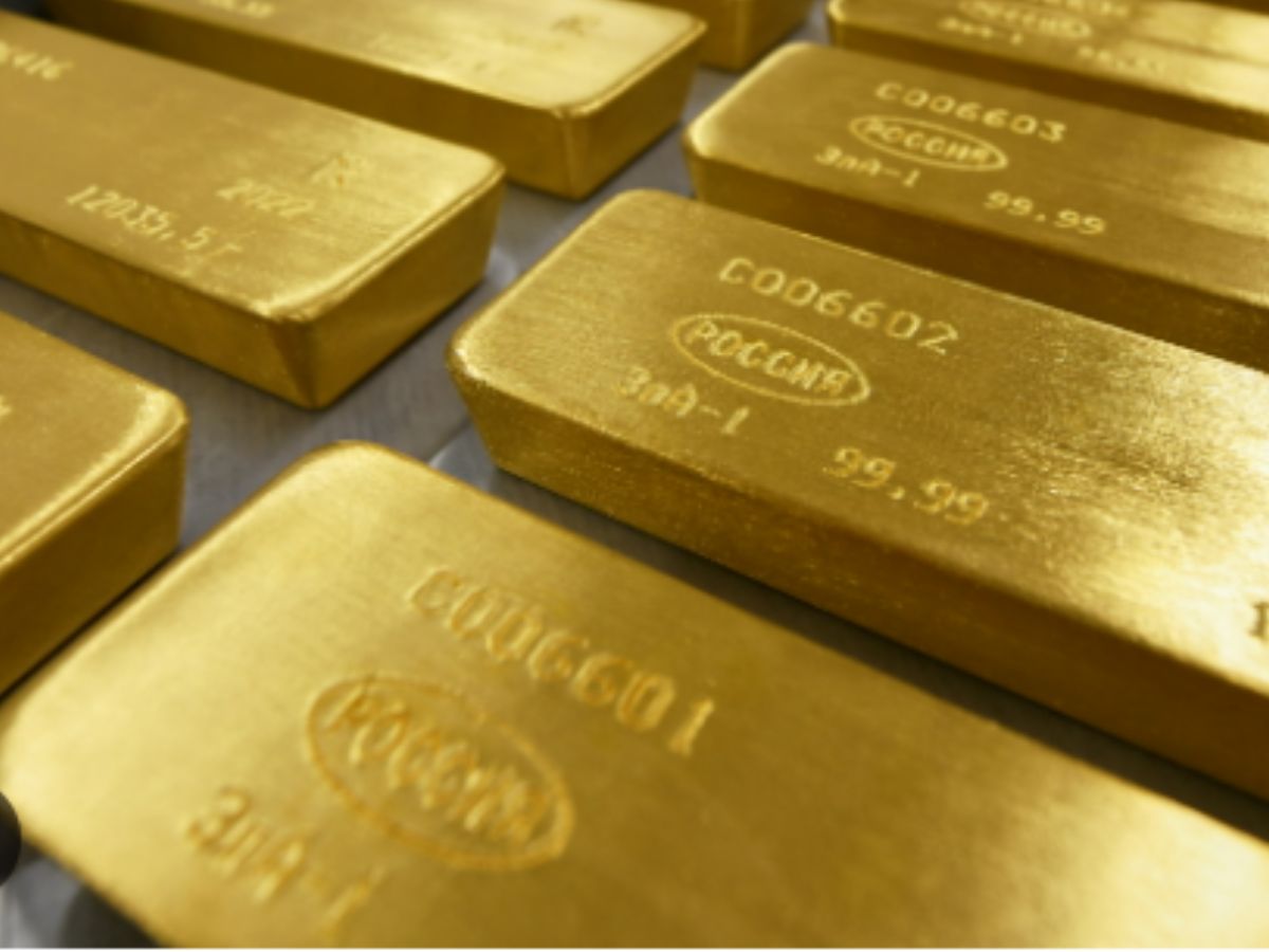 Gold ticks higher as weaker US dollar, yields lend support