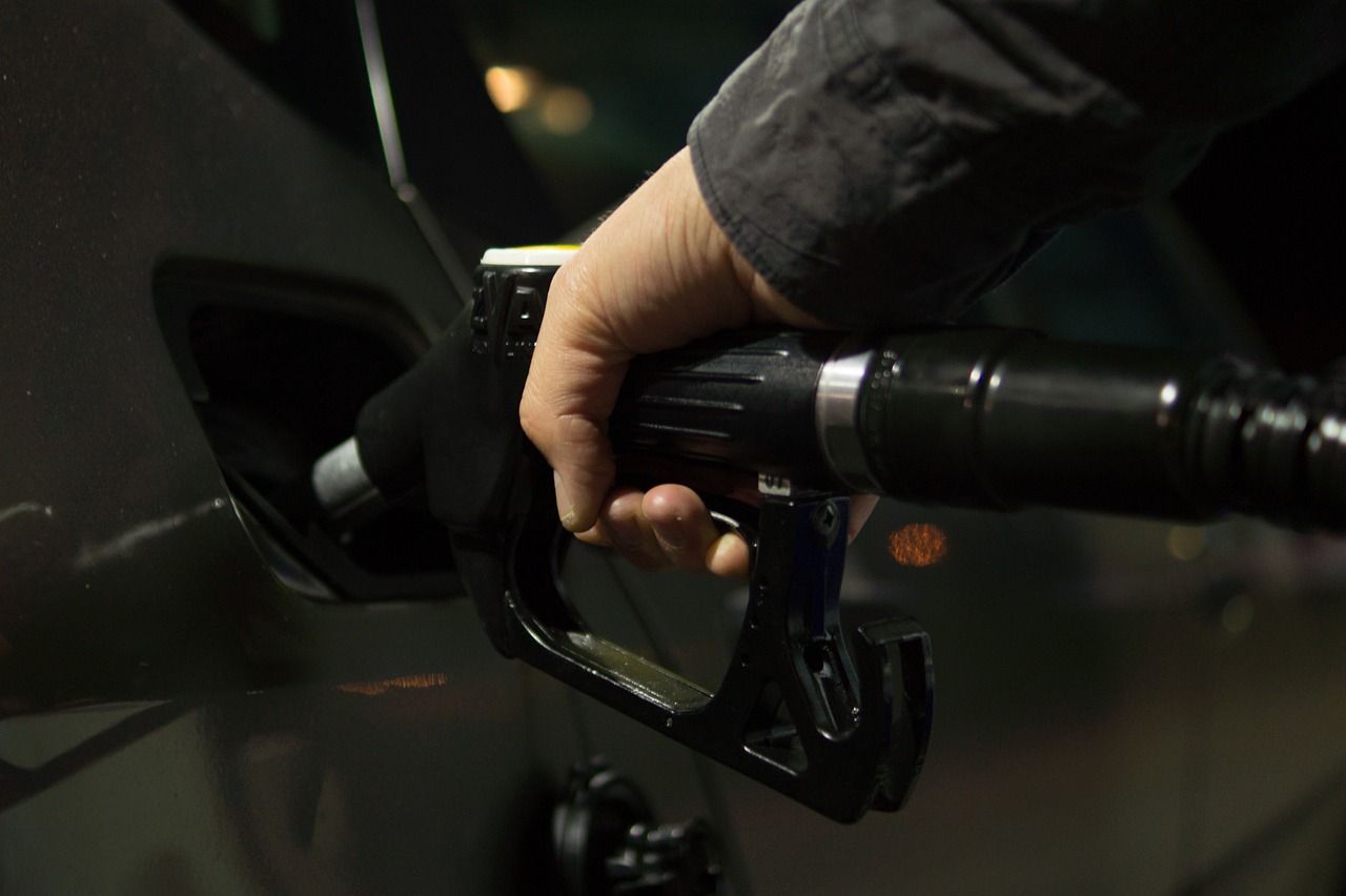 Petrol & diesel prices decline in India, rise in neighbouring & western countries