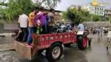 Delhi: Tractor driver charges rs 10 to help people suffering from waterlogging