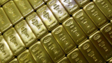 Gold futures rise Rs 152 to Rs 60,978 per 10 grams